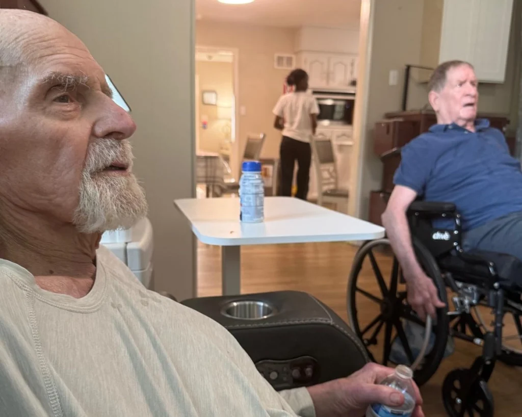 Two Senior Residents Sitting Together In A Comfortable Living Area 1024x818